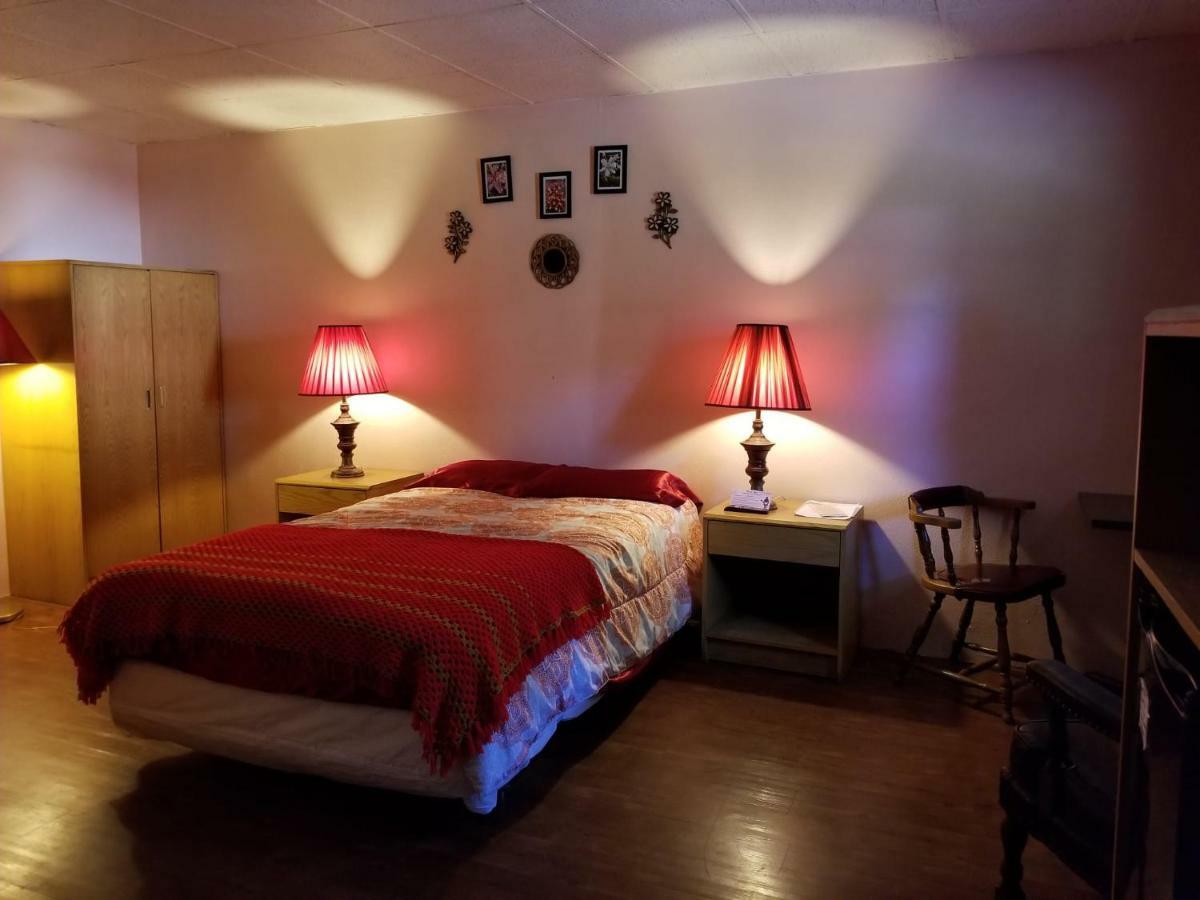 Pittsfield Motor Inn Extérieur photo